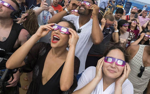 Proteja sua visão com vidros testados e certificados para a visão solar do eclipse